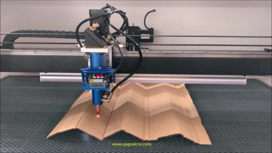 Máquina de corte a laser de CO2 de foco ao vivo de material não metálico para curvar placas de madeira com sistema de foco ao vivo Ruida / software Rdworks 900 * 600 mm